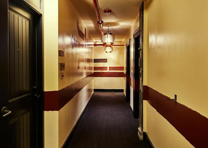 Hotel Freehand