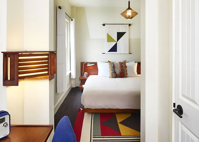 Hotel Freehand 4*