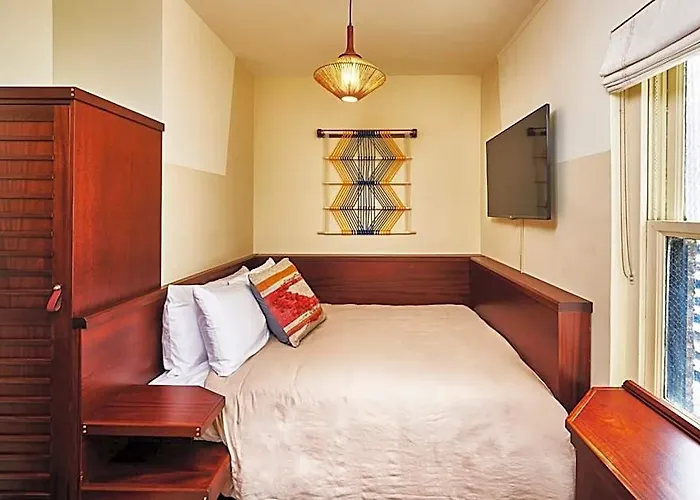 Hotel Freehand 4*